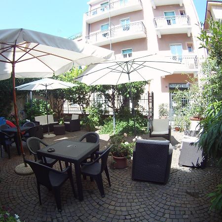 Hotel Graziella Споторно Екстериор снимка